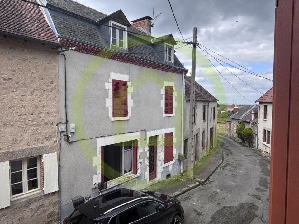 Town house in Chenerailles, Creuse - photo 2