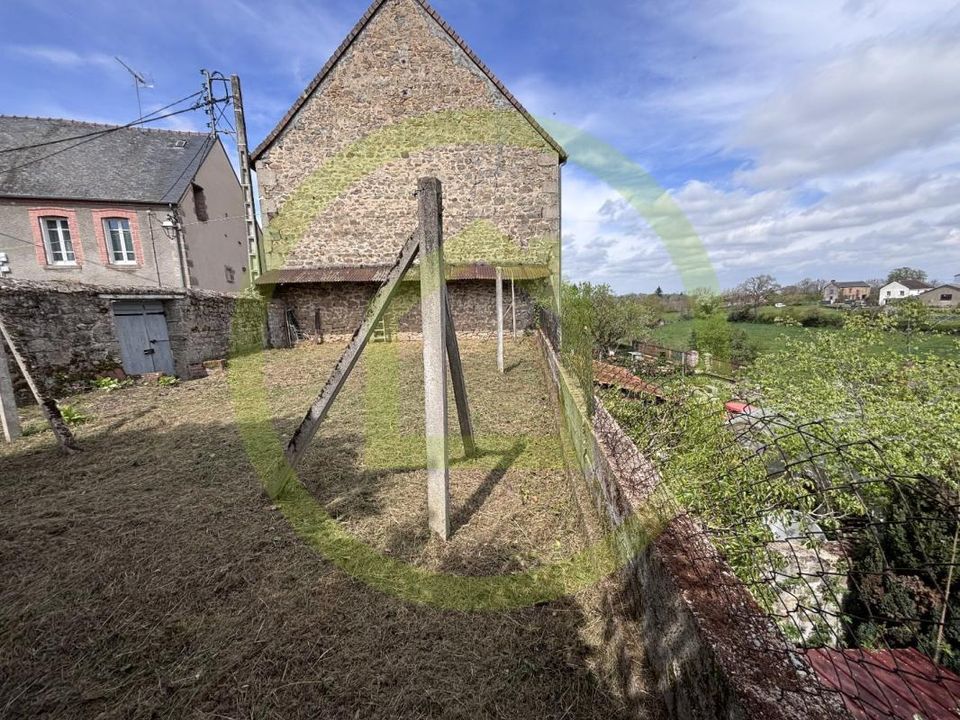 Town house in Chenerailles, Creuse - photo 3