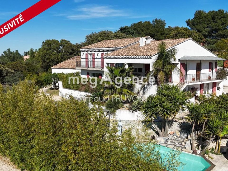 Villa in Arles, Bouches-du-Rhone - foto 1