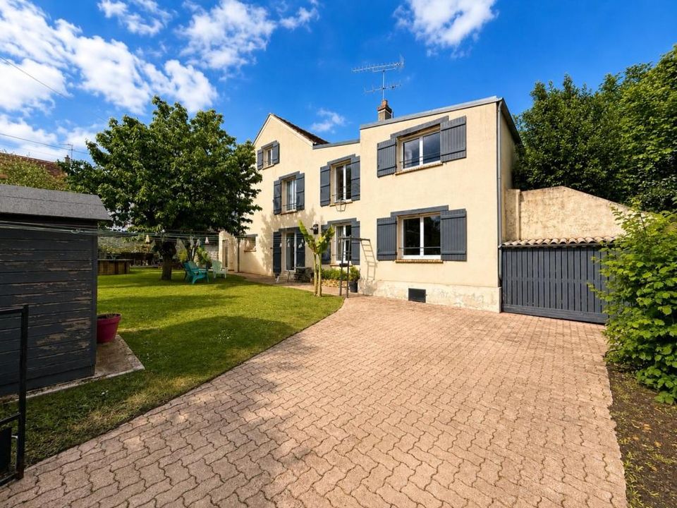 Villa i Chaumes-en-Brie, Seine-et-Marne - foto 1