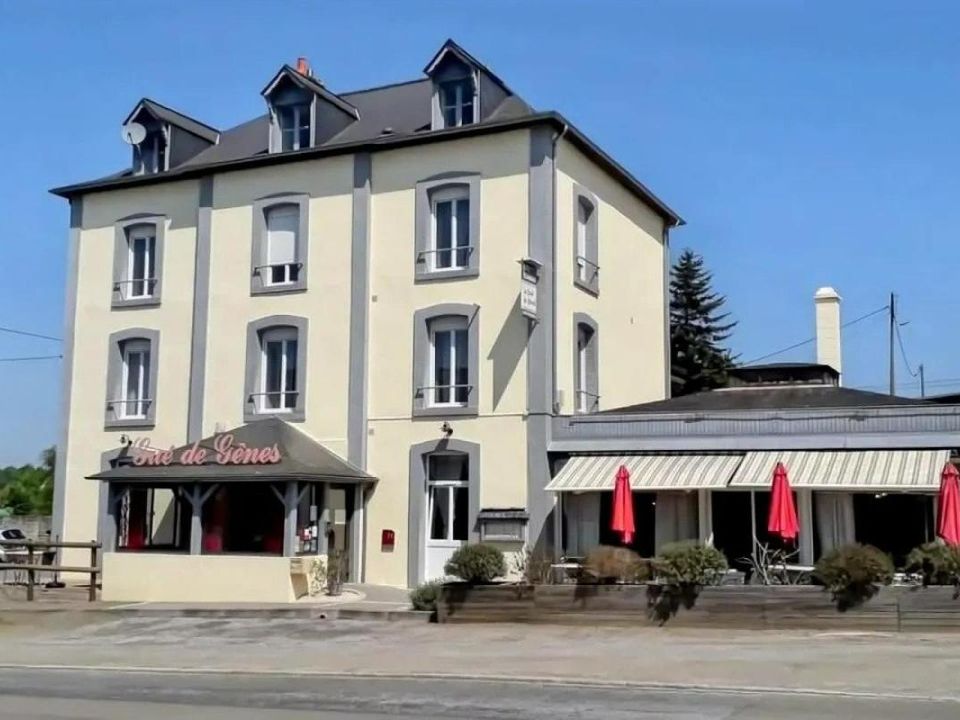 Erhvervsejendom i Ambrieres-les-Vallees, Mayenne - foto 1