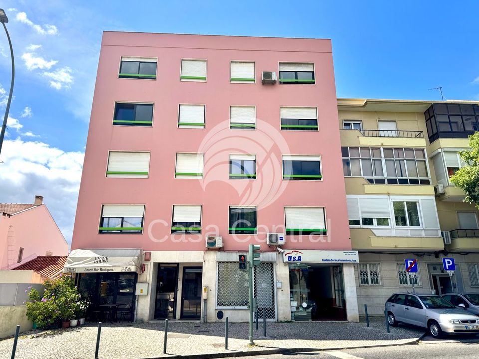 Erhvervsejendom i Amadora, Lisbon - foto 1