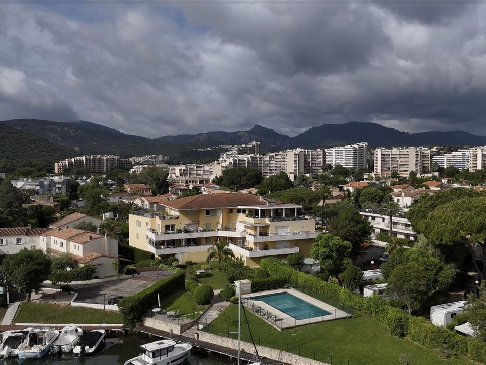 Lejlighed i Mandelieu-la-Napoule, Alpes-Maritimes - foto 1