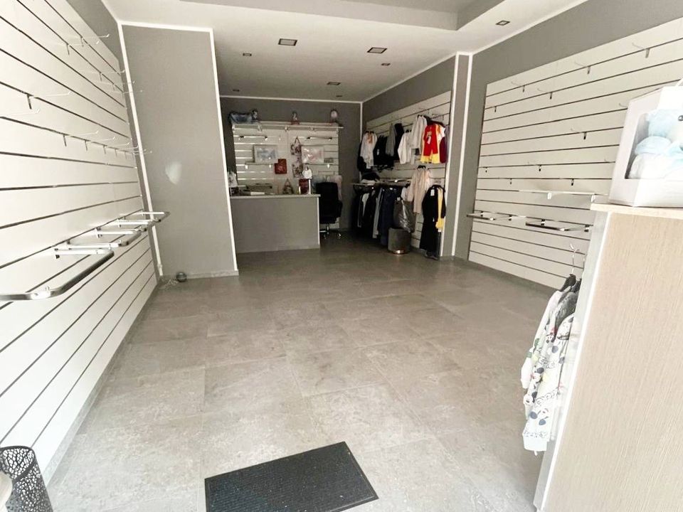 Commercial property in Vercelli, Vercelli - photo 2