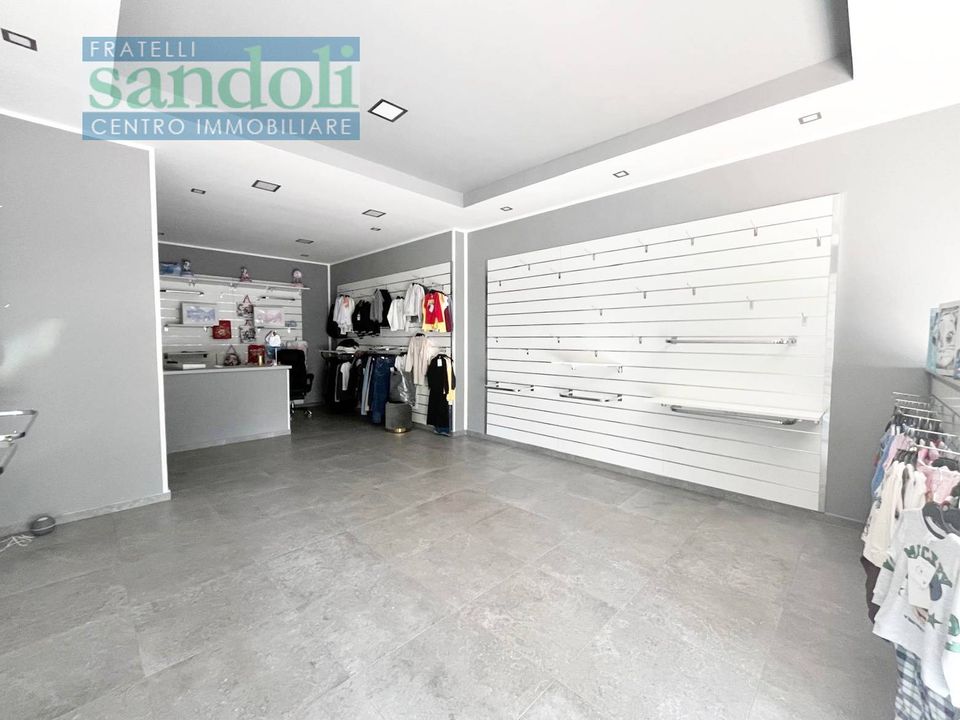Commercial property in Vercelli, Vercelli - photo 3