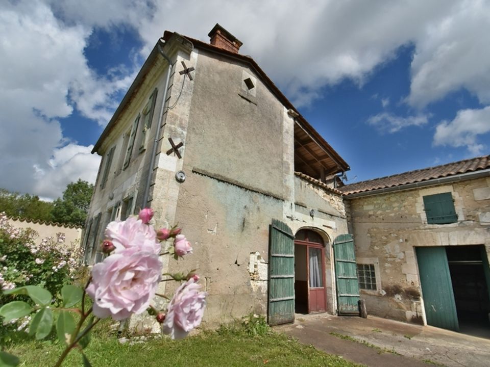 Landejendom i Gardes-le-Pontaroux, Charente - foto 1