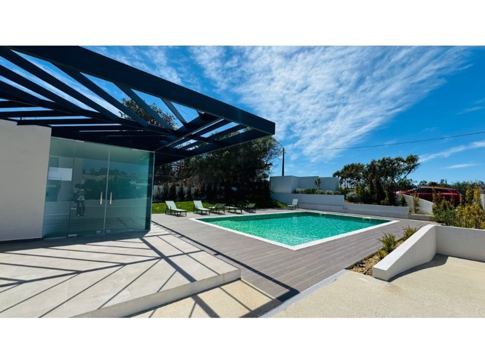Villa i Rio de Mouro-Estacao, Lisbon - bilde 1