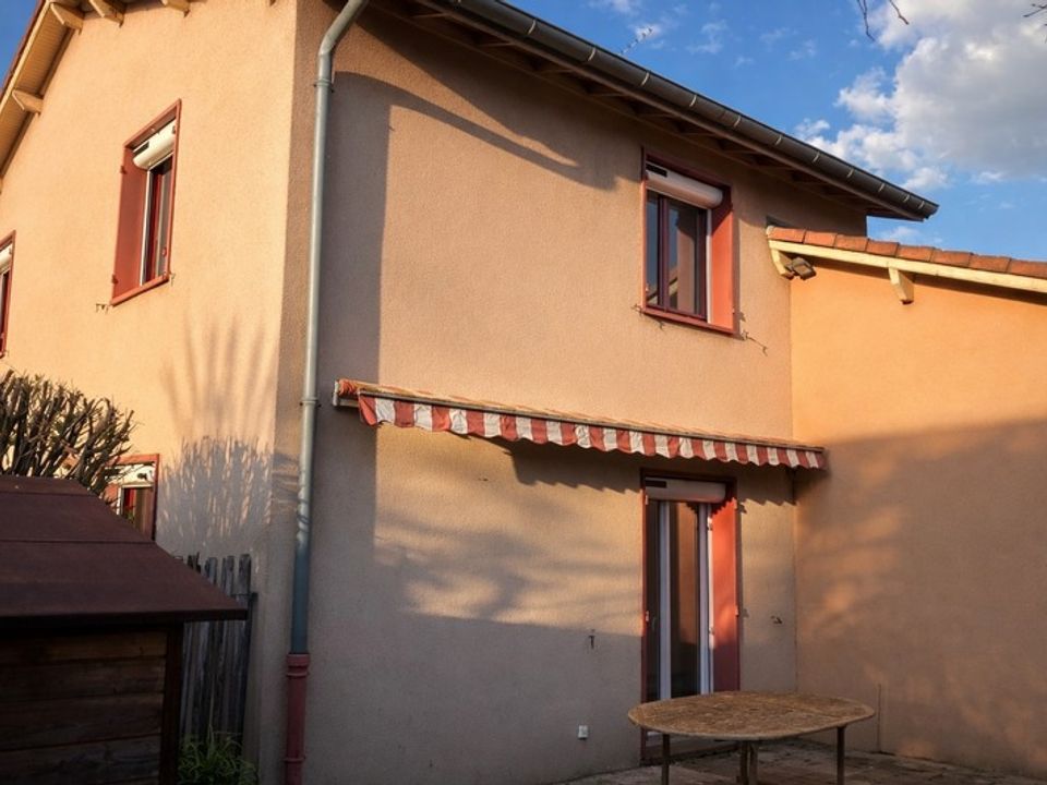 Villa i Villefranche-sur-Saône, Rhone - foto 1