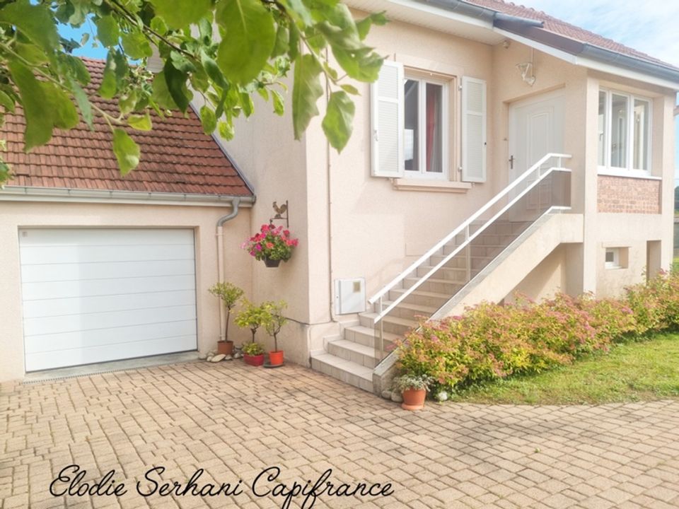Villa i Courcelles-les-Montbeliard, Doubs - foto 1