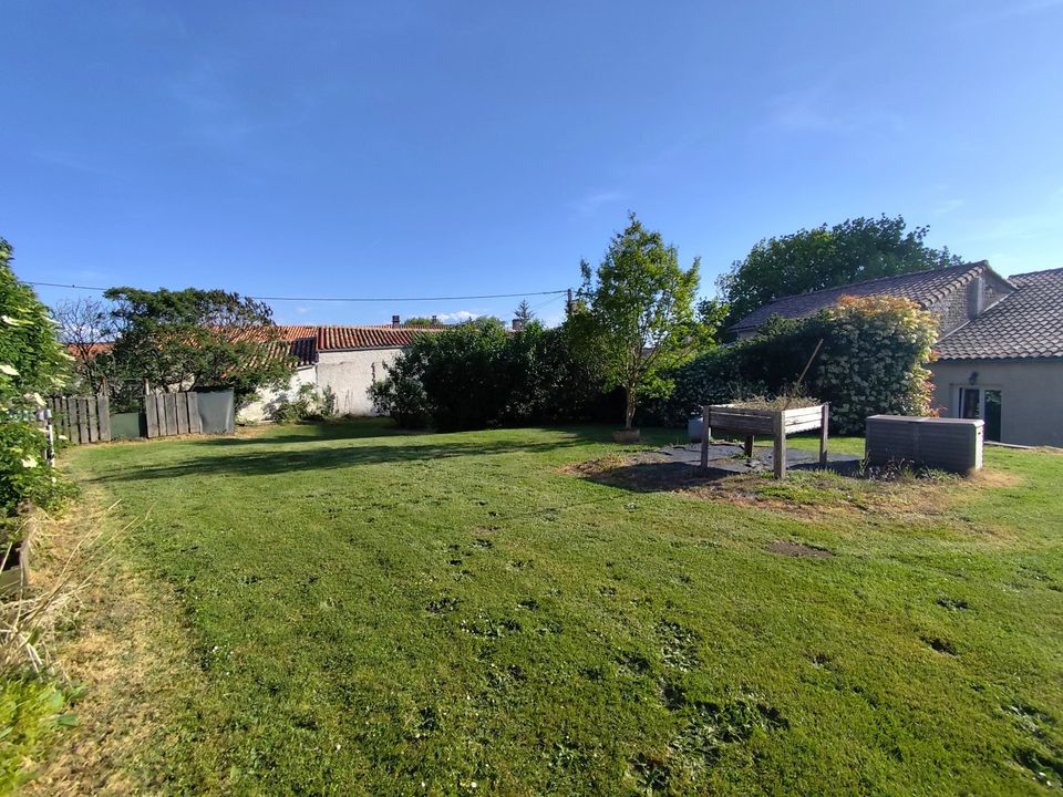 Landsbyhus i Tillou, Deux-Sevres - foto 2