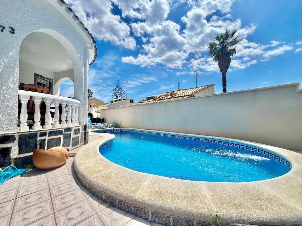 Villa in Orihuela Costa, Alicante - foto 2