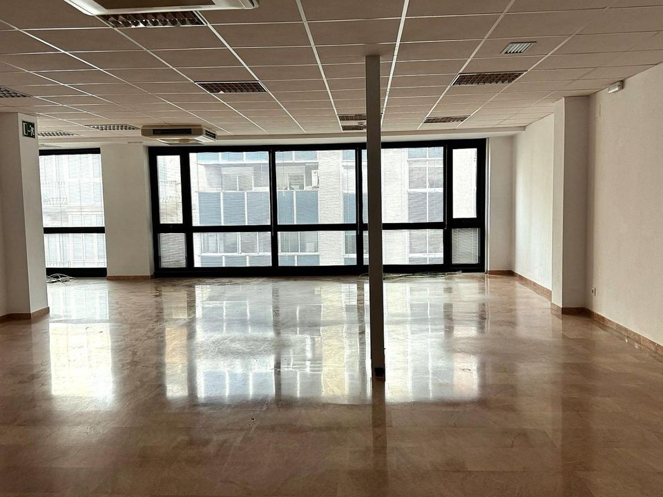 L'establiment comercial a Tarragona, Tarragona - foto 1