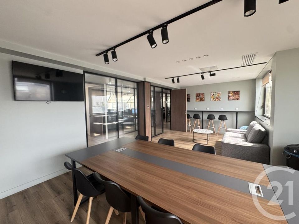 Erhvervsejendom i Nanterre, Hauts-de-Seine - foto 4