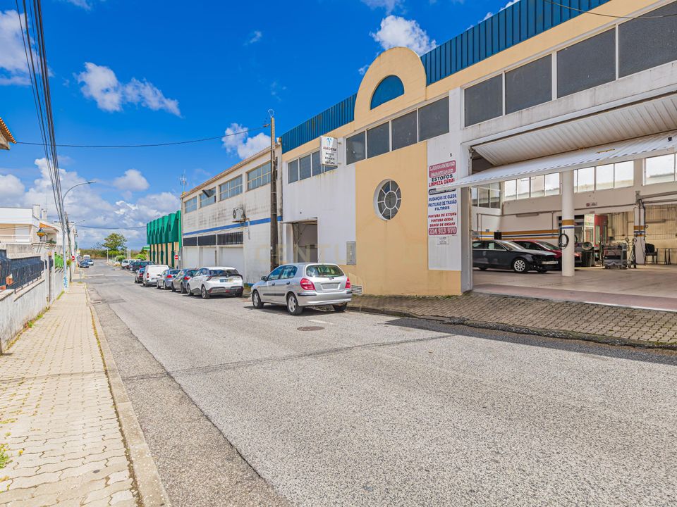 Erhvervsejendom i Amadora, Lisbon - foto 1