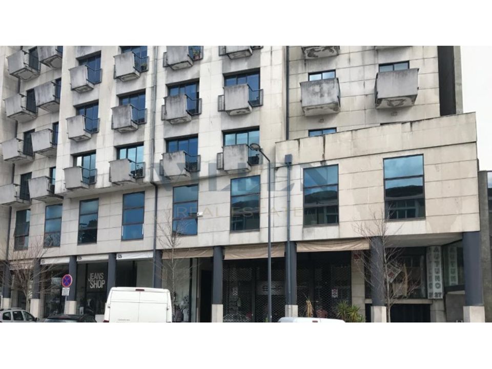 Erhvervsejendom i Santo Tirso, Porto - foto 1