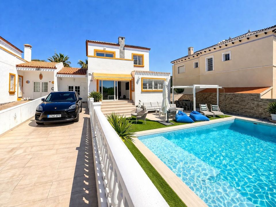 Villa in Los Dolses, Alicante - photo 1