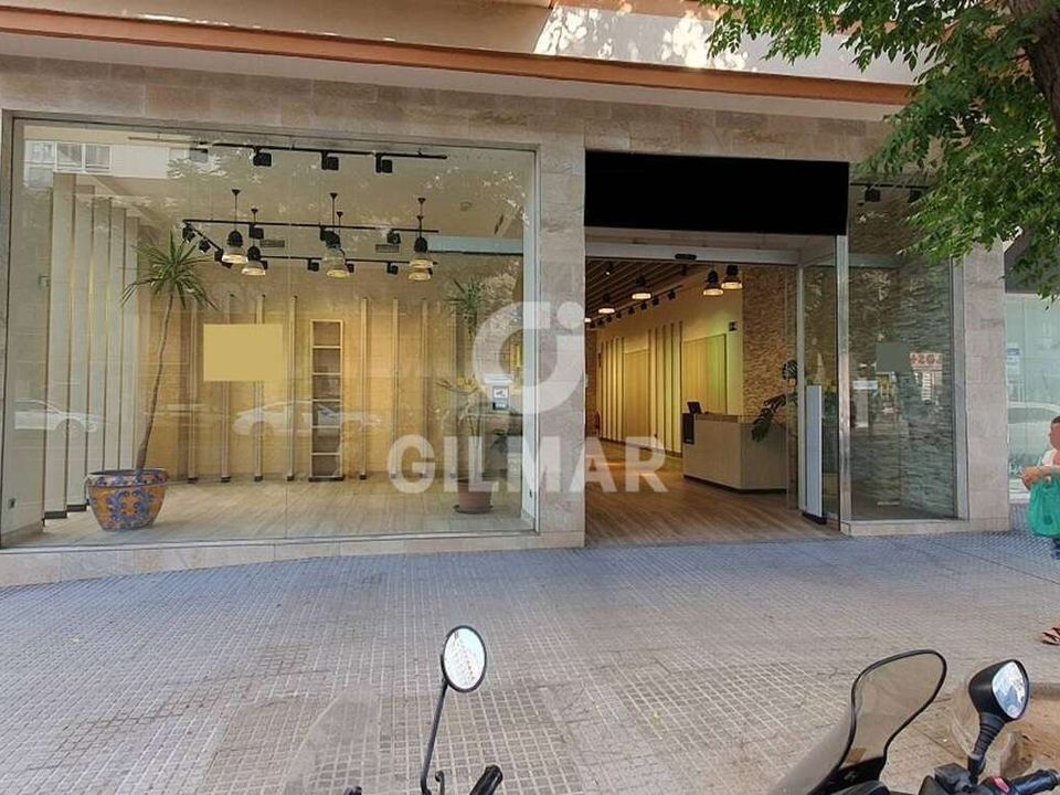 Commercial property in Cadiz, Cadiz - photo 1
