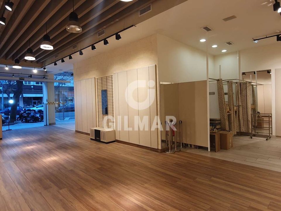 Commercial property in Cadiz, Cadiz - photo 2