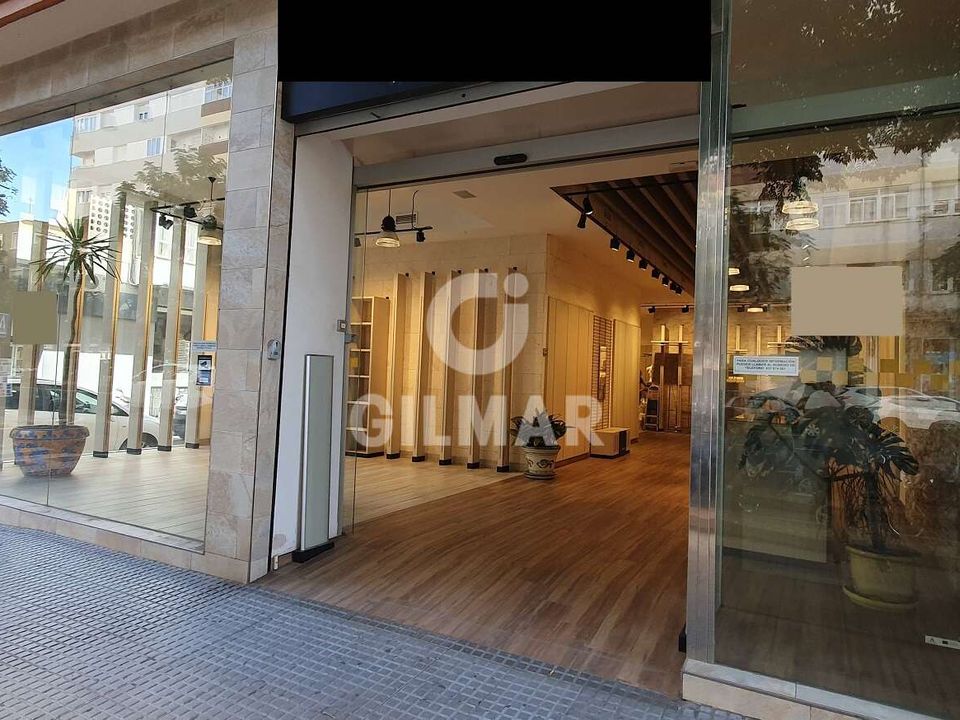 Commercial property in Cadiz, Cadiz - photo 3