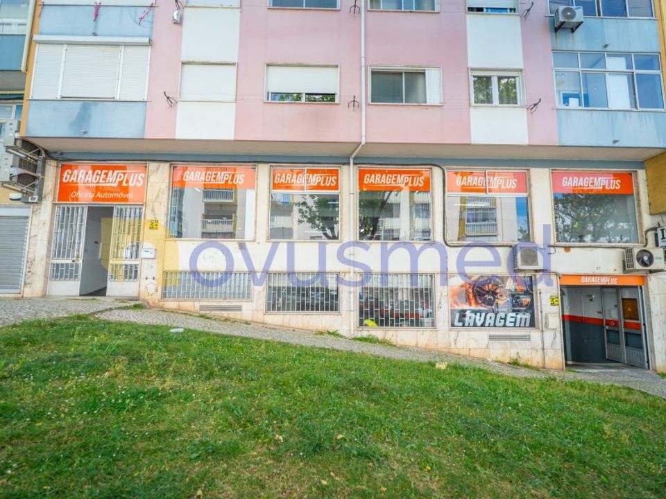Erhvervsejendom i Amadora, Lisbon - foto 1