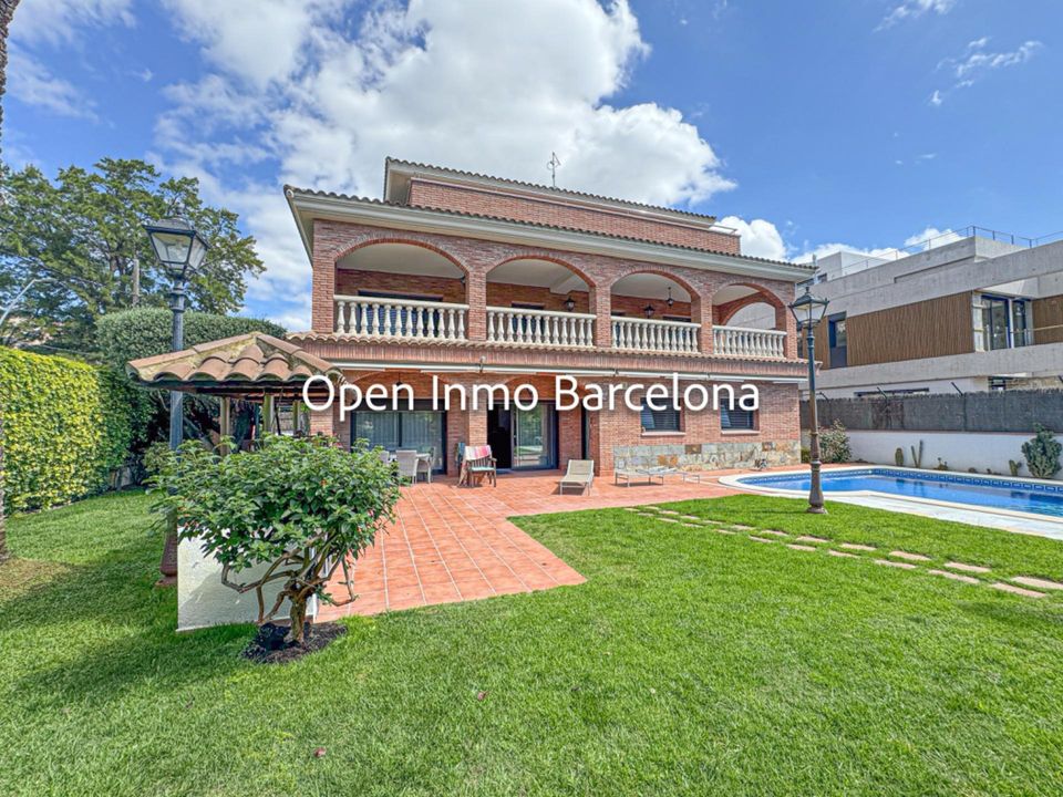 Villa i Castelldefels, Barcelona - bilde 1