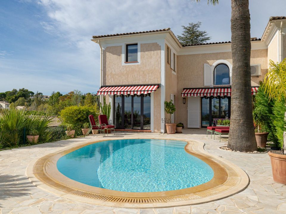 Villa i Villeneuve-Loubet, Alpes-Maritimes - foto 1