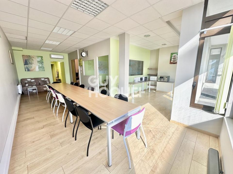 Erhvervsejendom i Fontenay-le-Comte, Vendee - foto 1