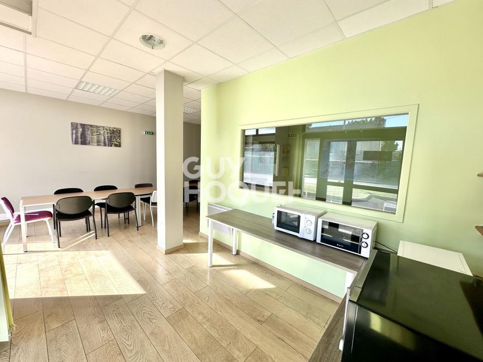 Erhvervsejendom i Fontenay-le-Comte, Vendee - foto 2