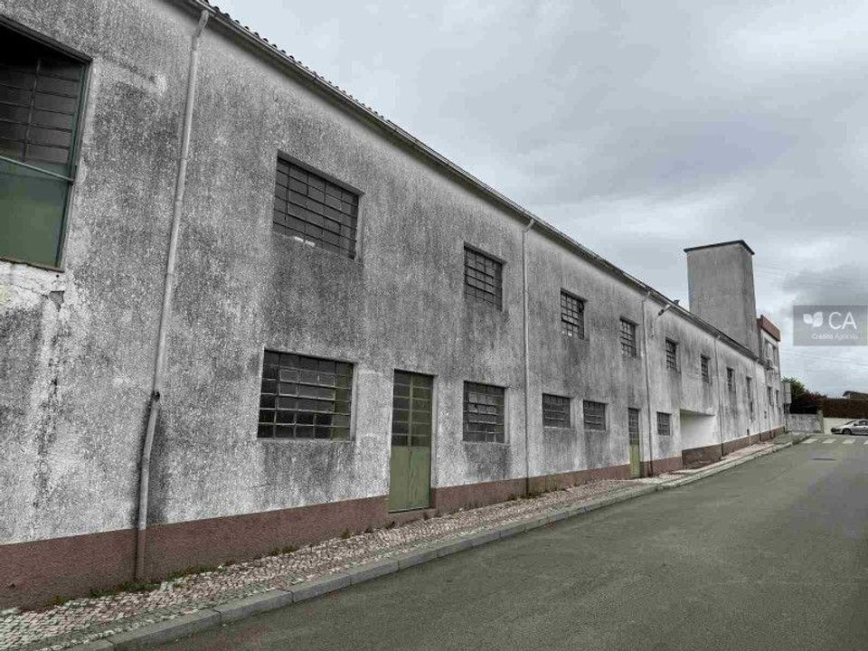 Erhvervsejendom i Santa Maria da Feira, Aveiro - foto 1
