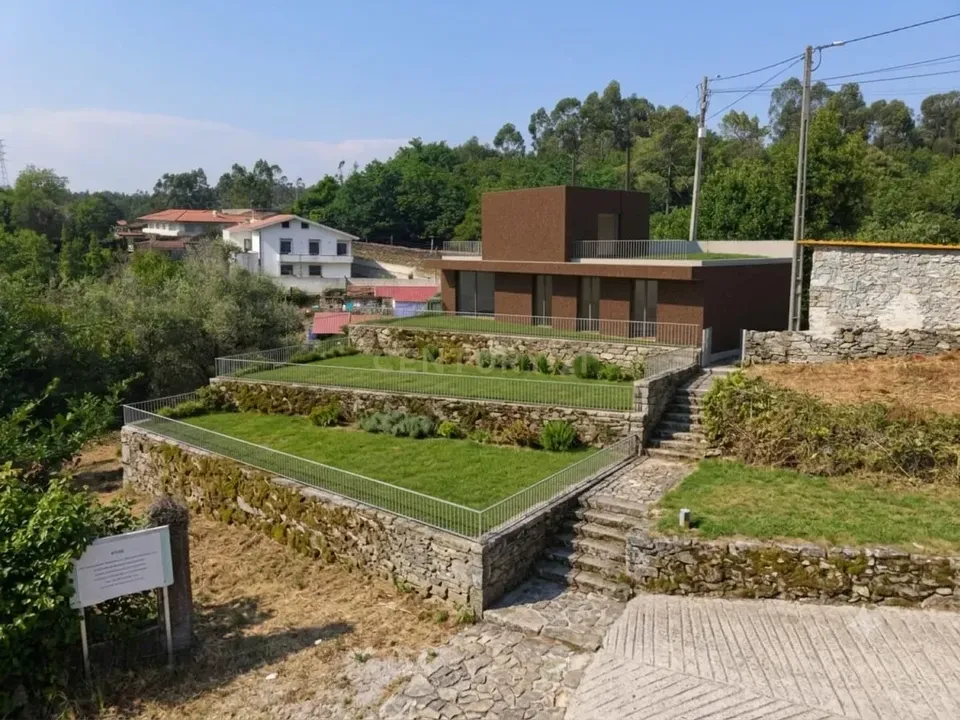Helårsgrund i Santo Tirso, Porto - foto 1