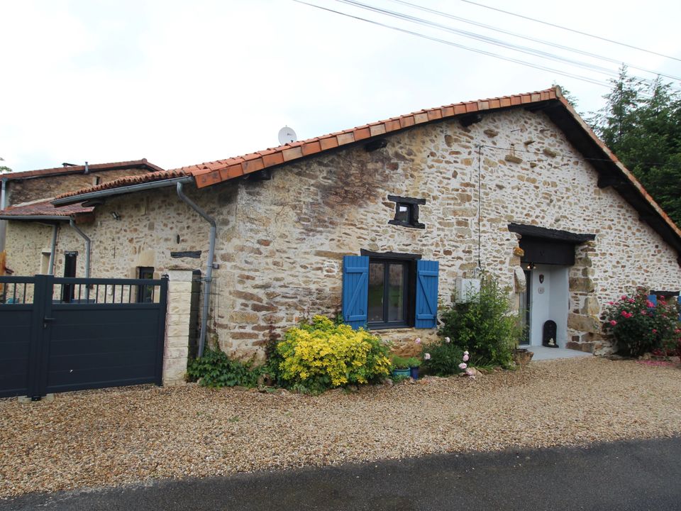 Villa in Le Lindois, Charente - foto 1