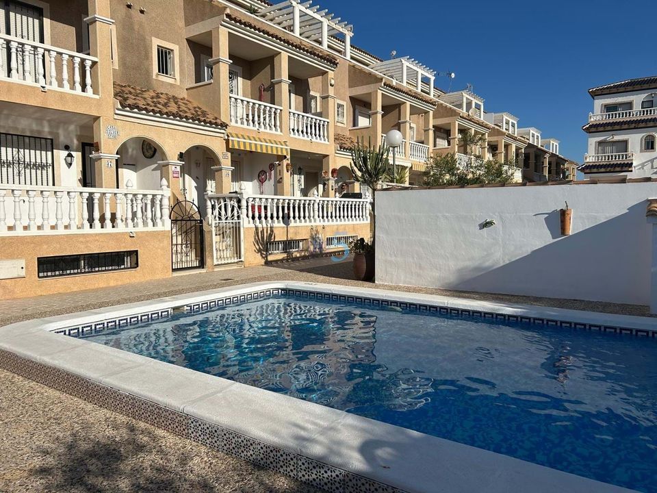 Byhus i Playa Flamenca, Alicante - foto 1