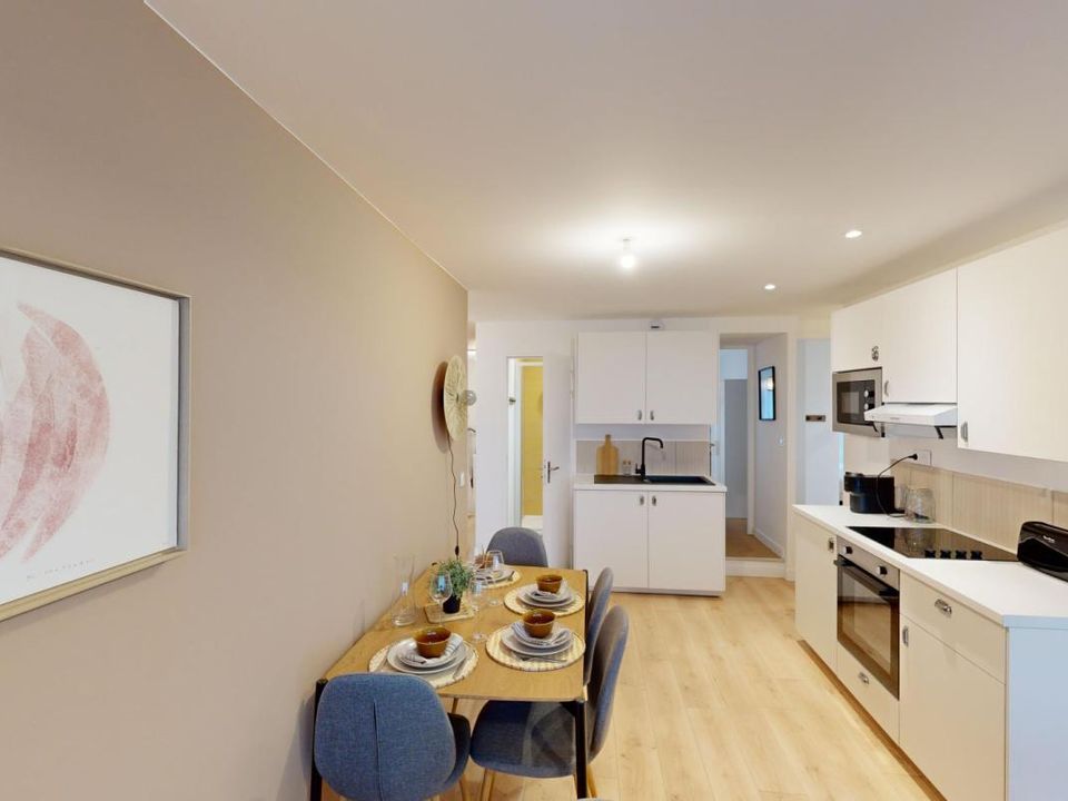 Apartment in Bordeaux, Gironde - photo 2