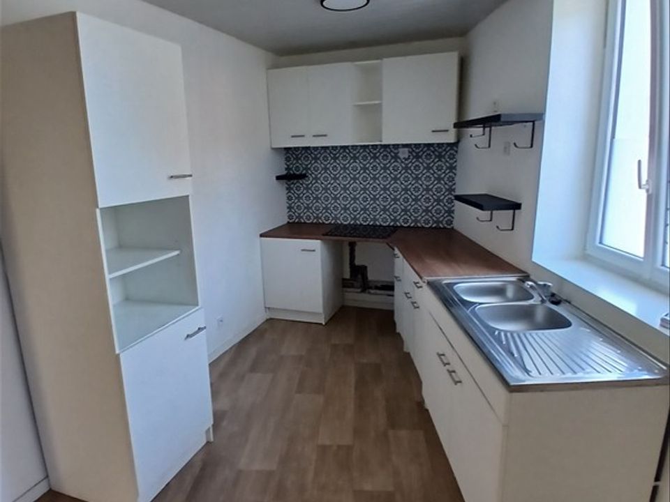 Duplex in Rive-de-Gier, Loire - photo 2