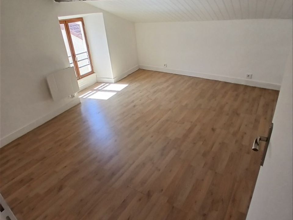 Duplex in Rive-de-Gier, Loire - photo 3