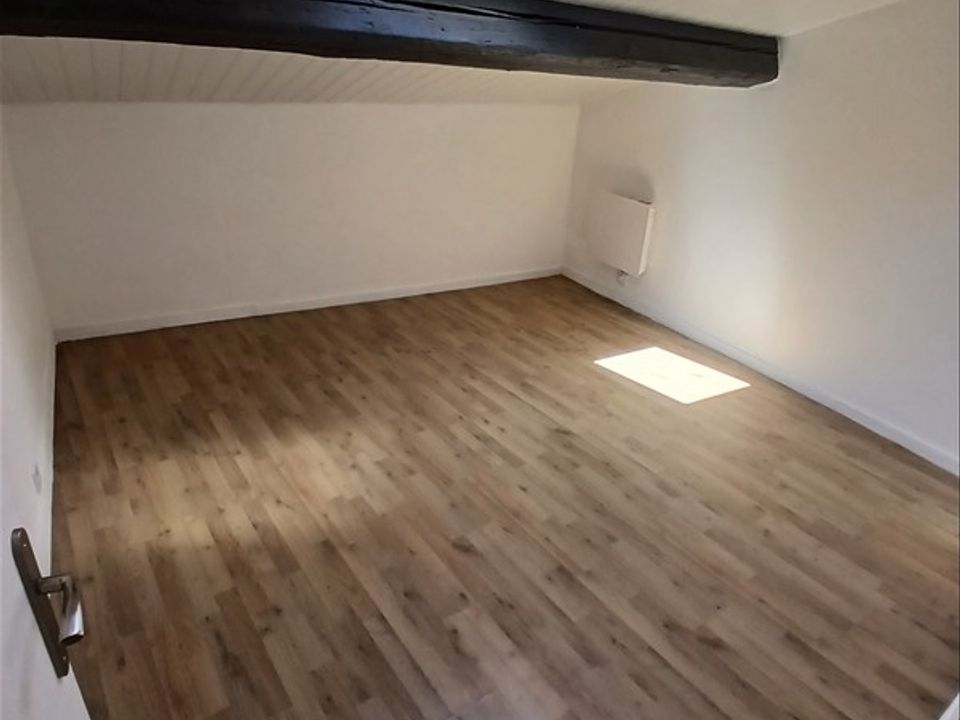 Duplex in Rive-de-Gier, Loire - photo 4