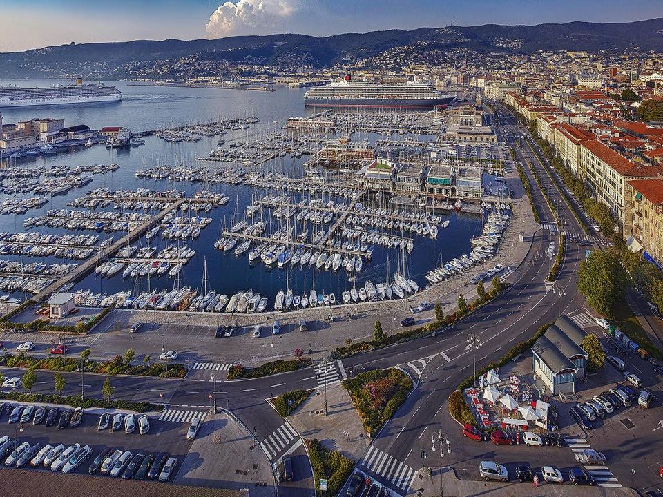 Erhvervsejendom i Trieste, Trieste - foto 1