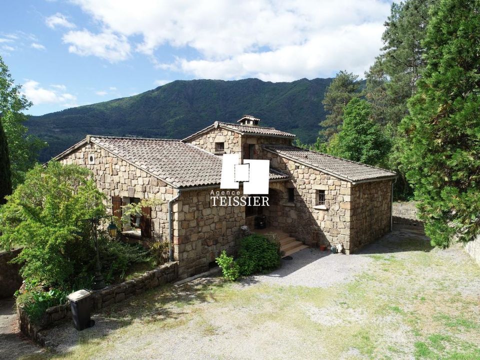 Landejendom i Les Salelles, Ardeche - foto 1
