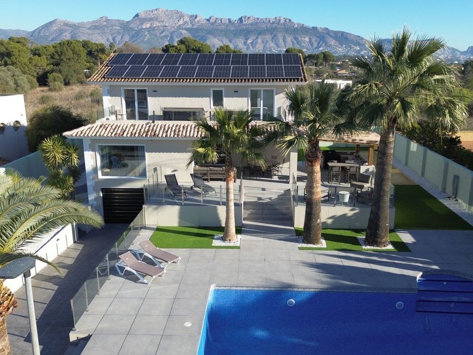Villa i Alfaz del Pi, Alicante - foto 1