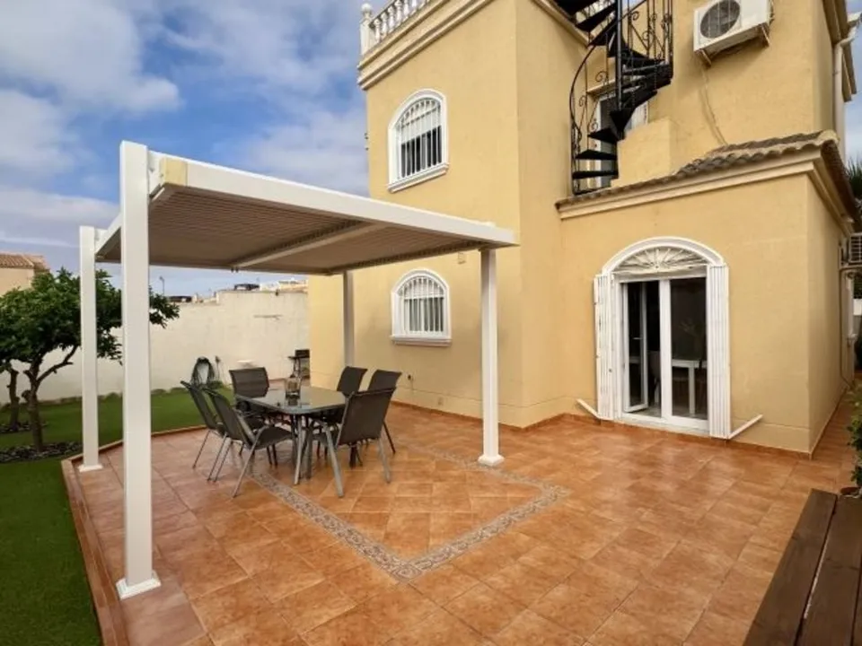 Villa a Torrevieja, Alicante - foto 1