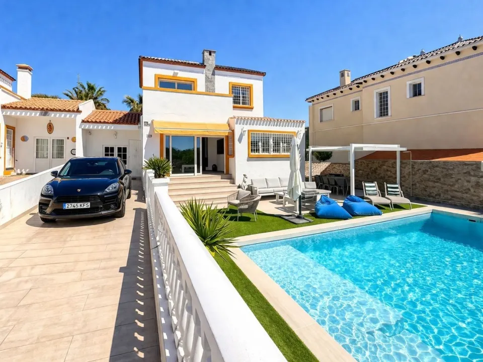 Villa in Los Dolses, Alicante - photo 1