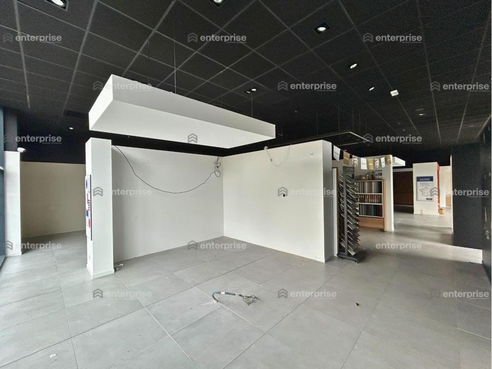 Erhvervsejendom i Saint-Maximin, Oise - foto 2