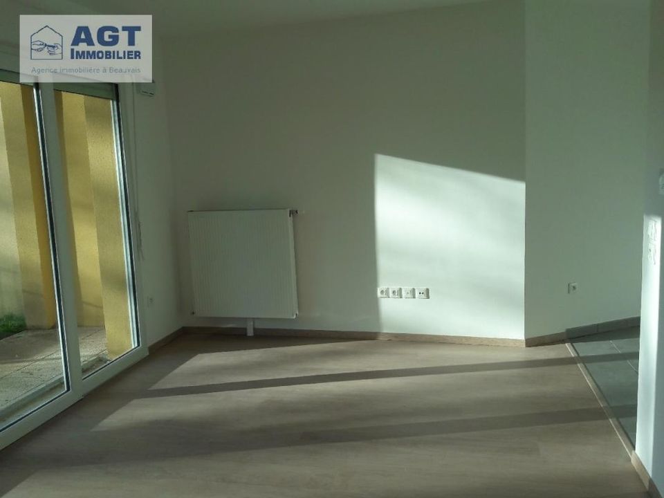 Apartment in Beauvais, Oise - photo 2