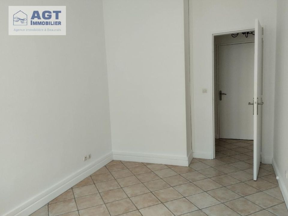 Apartment in Beauvais, Oise - photo 2