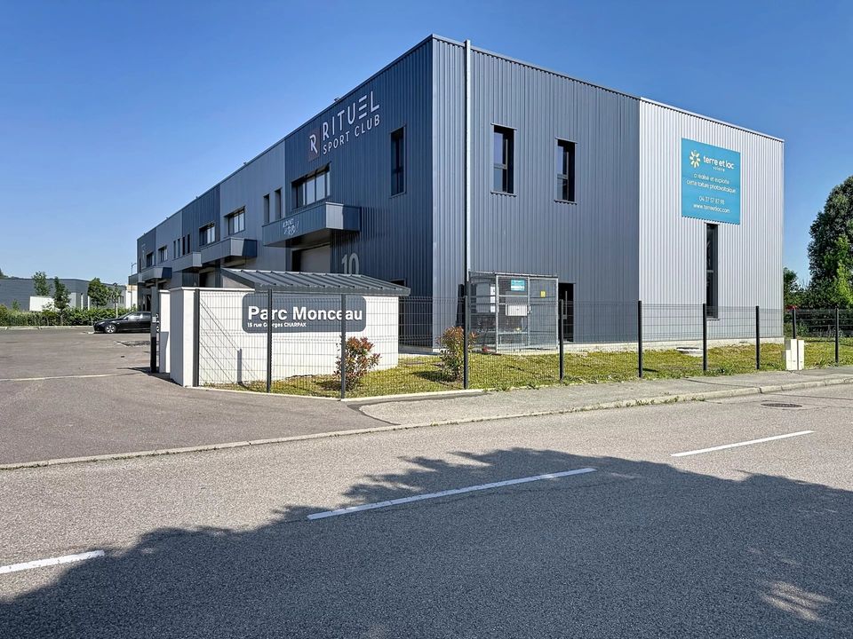 Erhvervsejendom i Bourgoin-Jallieu, Isere - foto 1