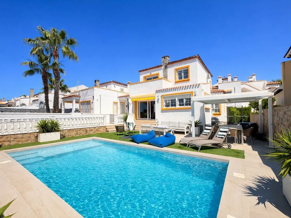 Villa in Los Dolses, Alicante - photo 2