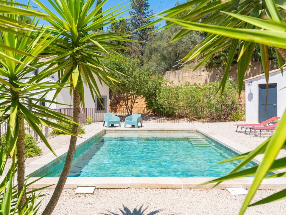 Villa i Aubagne en Provence, Bouches-du-Rhone - foto 2