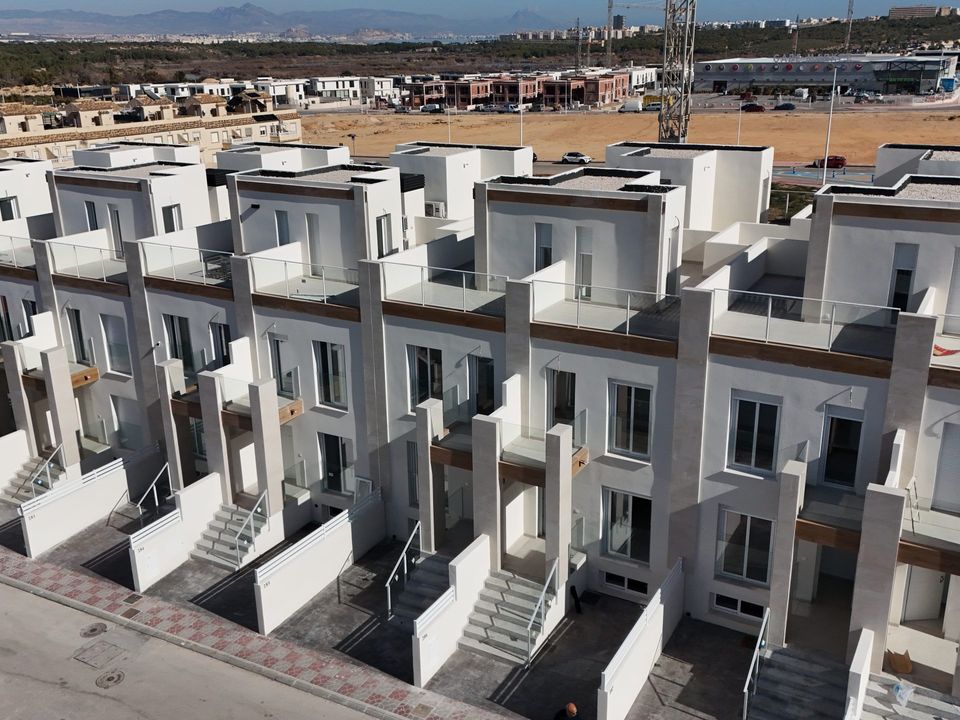 Bungalow - Gran Alacant, Alicante - photo 1