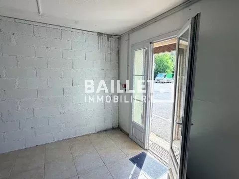 Commercial property in Sainte-Maxime, Var - photo 1