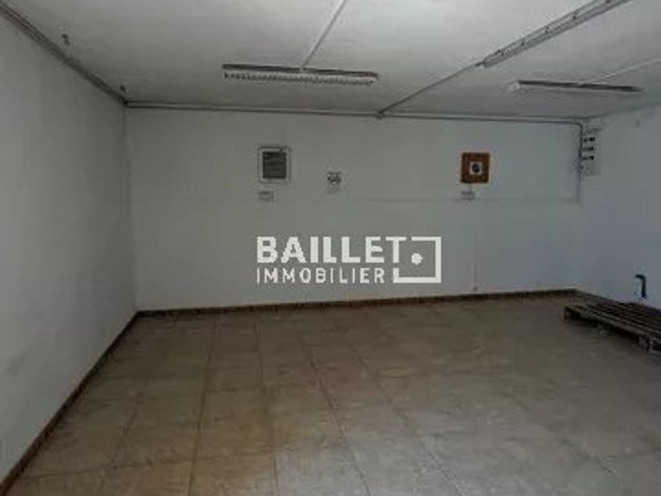 Commercial property in Sainte-Maxime, Var - photo 2